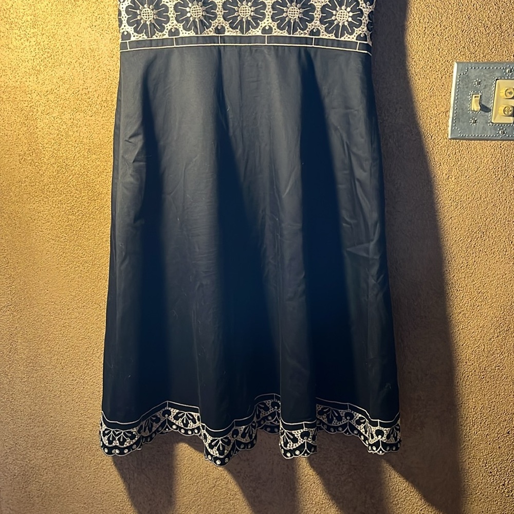 Black embroidered Ann Taylor dress - Picture 2 of 7